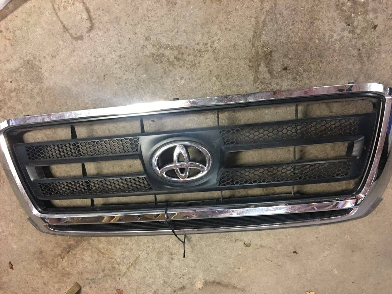 Used OEM 09-13 Toyota Tundra SR5 Grille Chrome Black Upper Front  OEM