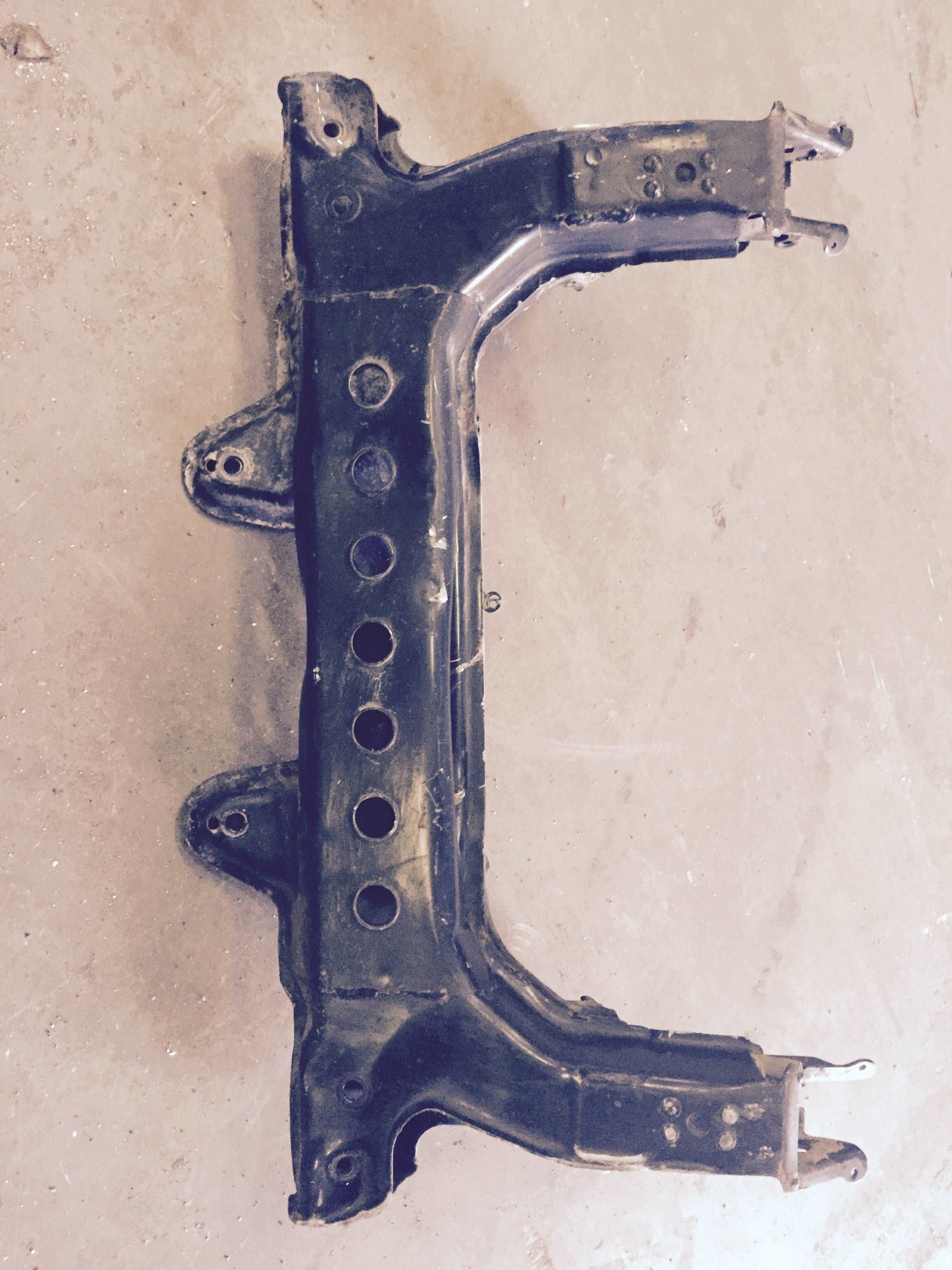 Used OEM 2003 2004 2005 Pontiac Sunfire Cavalier Front Sub Frame Cradle A Grade Subframe