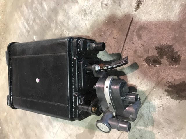 Used OEM 2005-2006 Toyota Tundra Charcoal Fuel Gas Emissions Vapor Canister 05 06 Evap