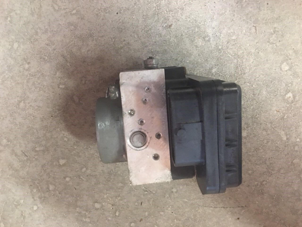 Used OEM 2009-2010 Toyota Corolla Anti-lock Brake Pump ABS Actuator Assembly From 1/09