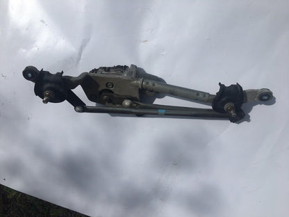 Used OEM 2012-2015 TOYOTA PRIUS C NHP10 Windshield Wiper Motor and Linkage 85110-52680 OE