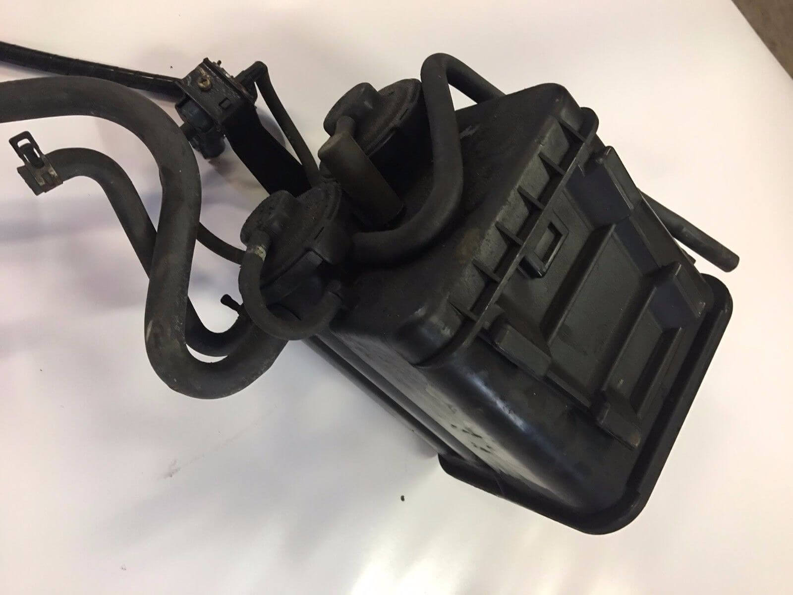 Used OEM 98 99 00 Toyota RAV4 Charcoal Fuel Emissions Gas Vapor Canister 2.0L Genuine OEM